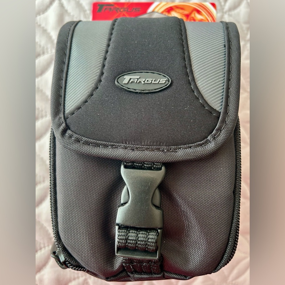 NWT Targus Camera Universal Case